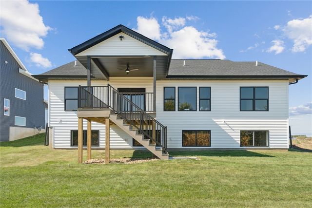 810 Crestview Drive, Solon, IA 52333