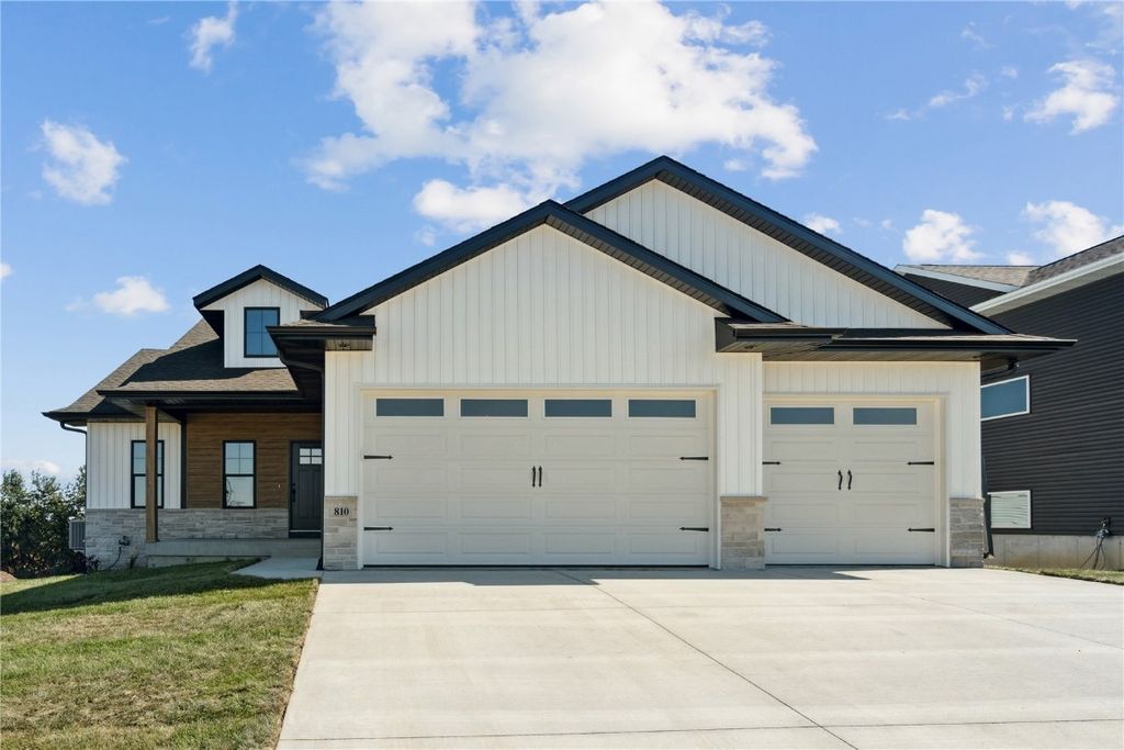 810 Crestview Drive, Solon, IA 52333