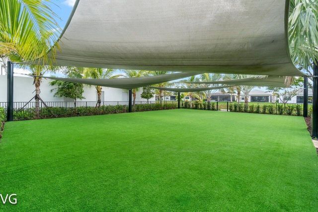 9380 Mountain Pne Grove, Boynton Beach, FL 33473