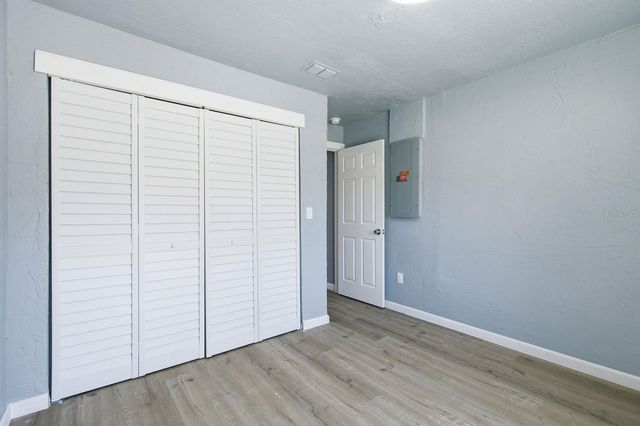 8143 OVERLOOK PLACE NE, St Petersburg, FL 33702