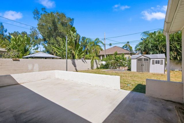 8143 OVERLOOK PLACE NE, St Petersburg, FL 33702