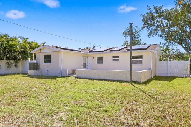 8143 OVERLOOK PLACE NE, St Petersburg, FL 33702