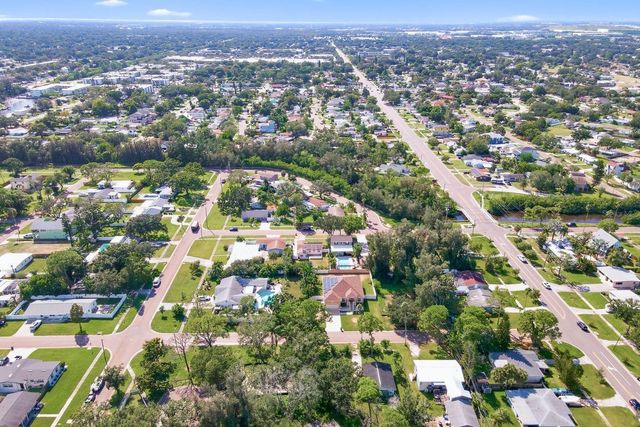 8143 OVERLOOK PLACE NE, St Petersburg, FL 33702