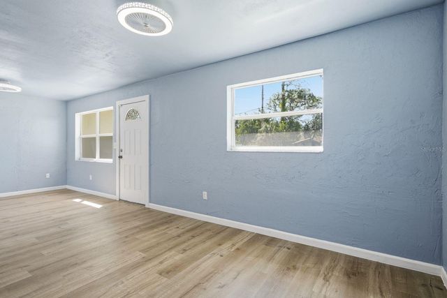 8143 OVERLOOK PLACE NE, St Petersburg, FL 33702