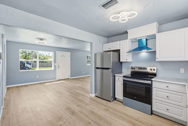 8143 OVERLOOK PLACE NE, St Petersburg, FL 33702