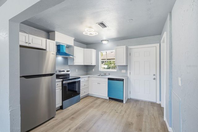 8143 OVERLOOK PLACE NE, St Petersburg, FL 33702