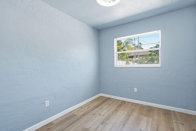 8143 OVERLOOK PLACE NE, St Petersburg, FL 33702