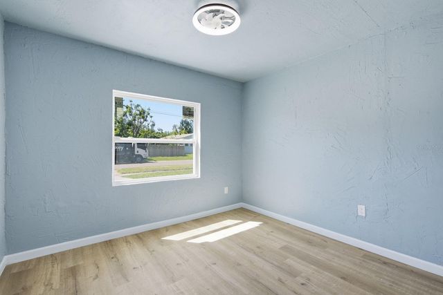 8143 OVERLOOK PLACE NE, St Petersburg, FL 33702