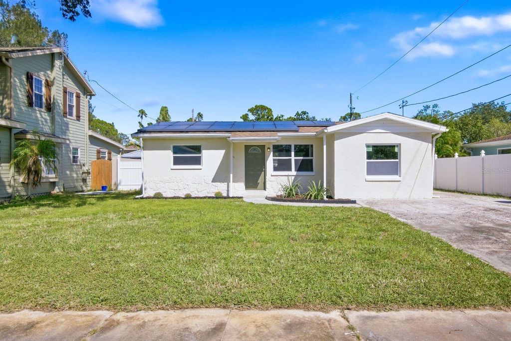 8143 OVERLOOK PLACE NE, St Petersburg, FL 33702
