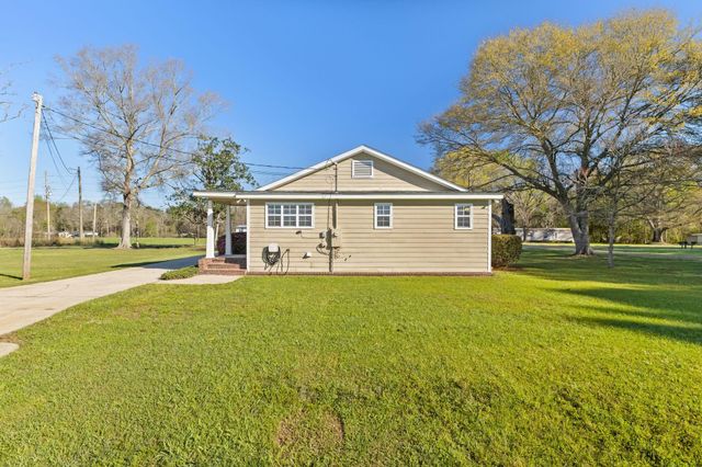 921 Luther Carter, Petal, MS 39465