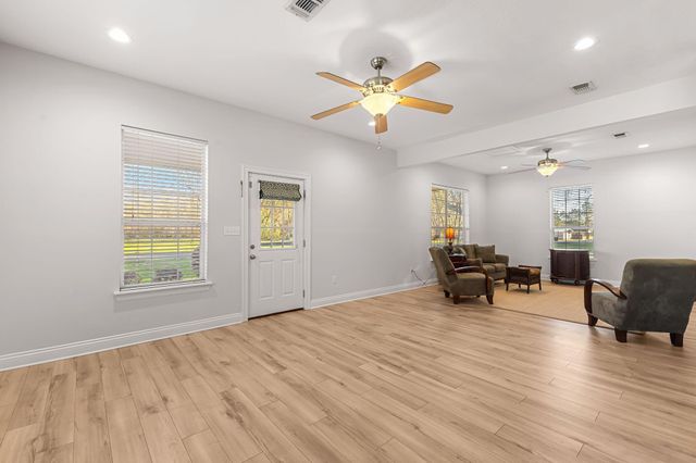 921 Luther Carter, Petal, MS 39465