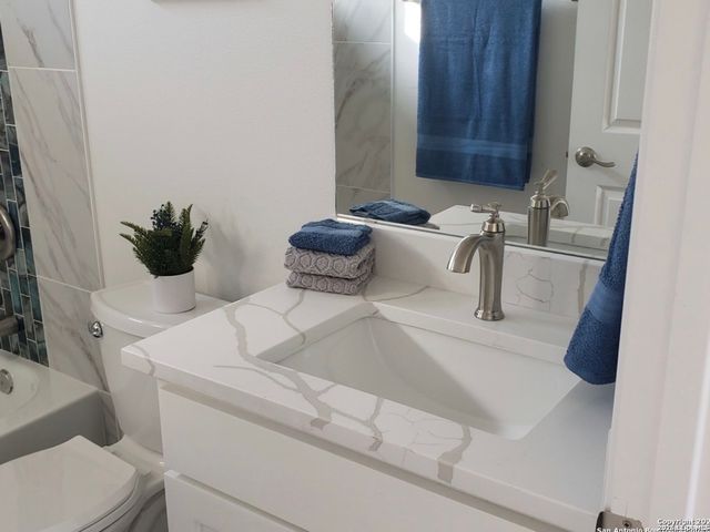 5735 Canterbury, San Antonio, TX 78228
