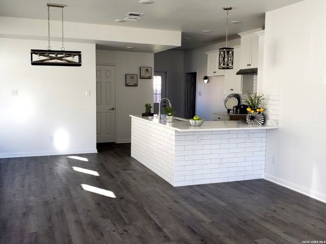 5735 Canterbury, San Antonio, TX 78228