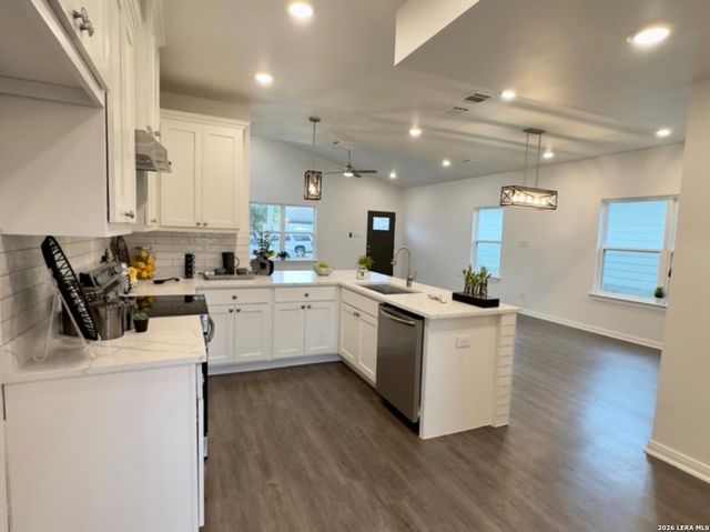 5735 Canterbury, San Antonio, TX 78228