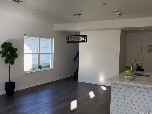 5735 Canterbury, San Antonio, TX 78228
