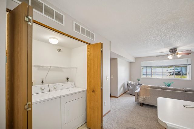 5916 Sutton Place 1, Urbandale, IA 50322