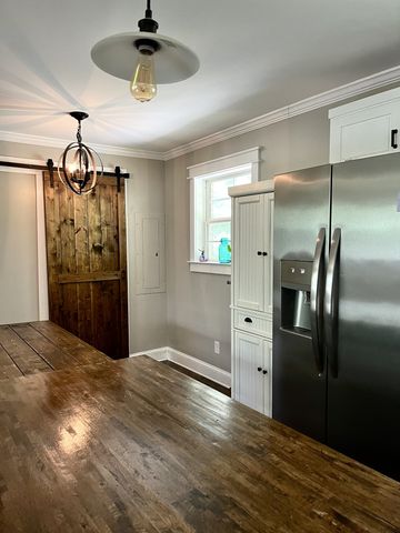 906 Saint Clair St, Tracy City, TN 37387