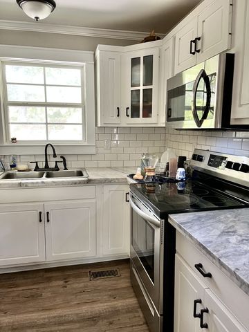 906 Saint Clair St, Tracy City, TN 37387