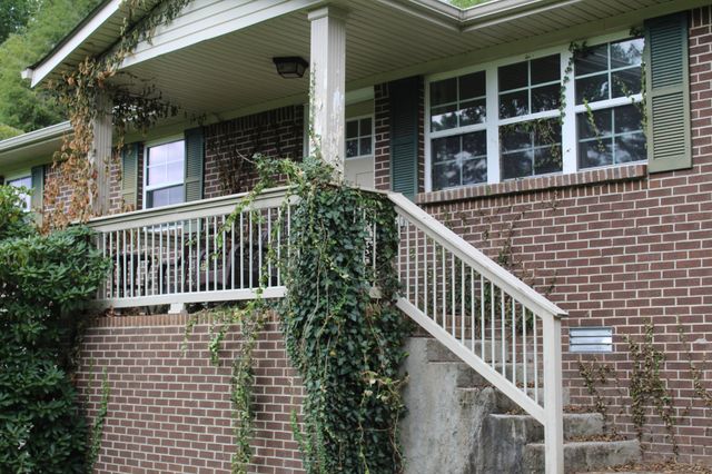 906 Saint Clair St, Tracy City, TN 37387