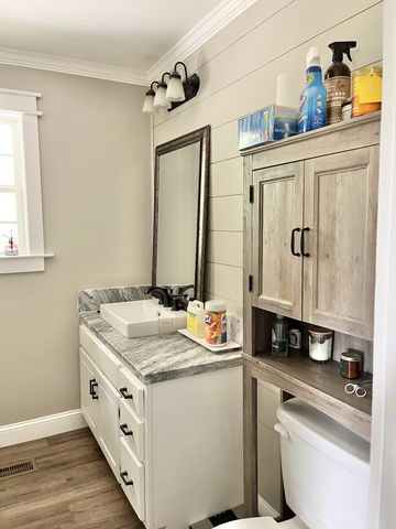 906 Saint Clair St, Tracy City, TN 37387