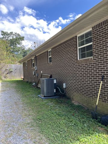 906 Saint Clair St, Tracy City, TN 37387