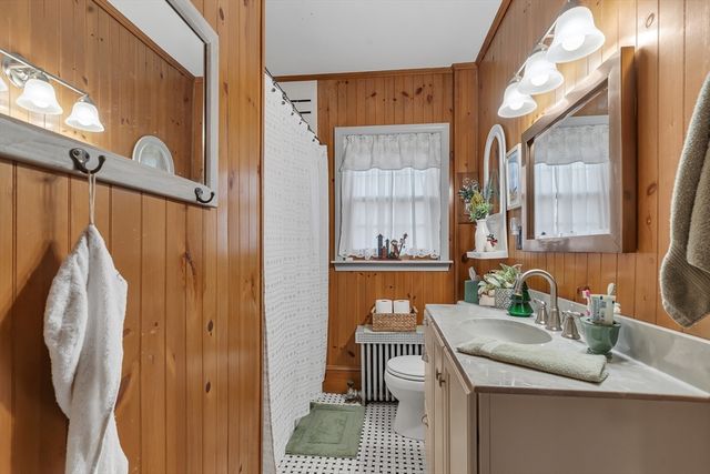 82 Cumberland Ave, North Attleboro, MA 02760