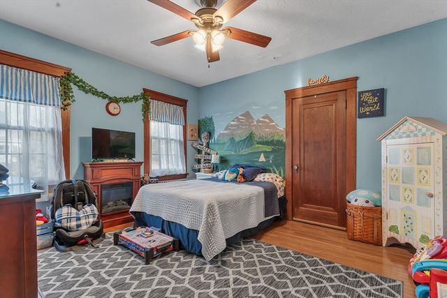 82 Cumberland Ave, North Attleboro, MA 02760