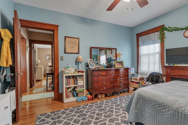 82 Cumberland Ave, North Attleboro, MA 02760