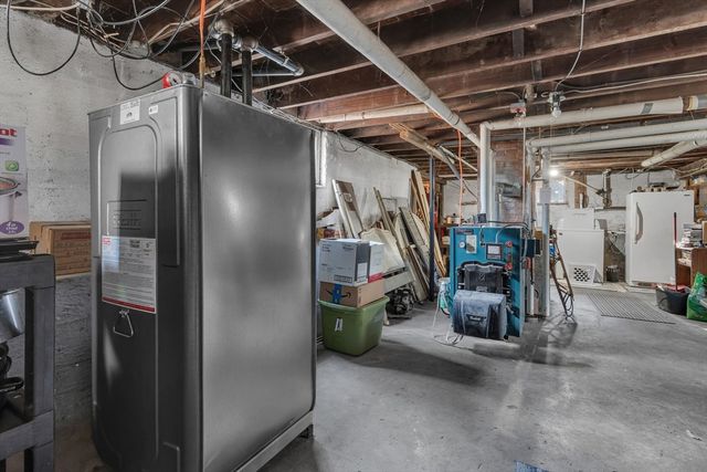 82 Cumberland Ave, North Attleboro, MA 02760