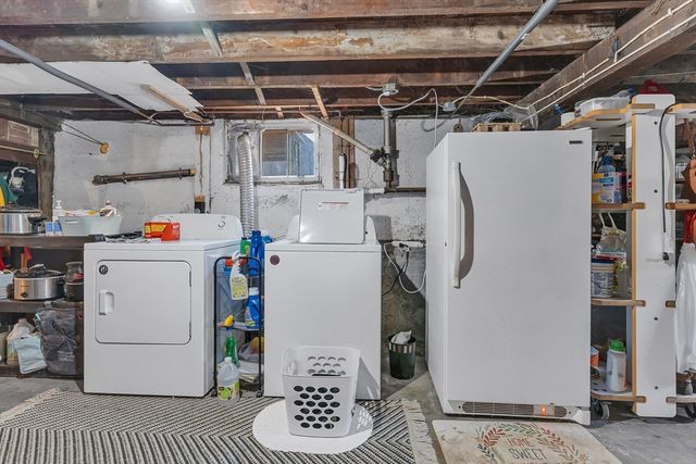 82 Cumberland Ave, North Attleboro, MA 02760