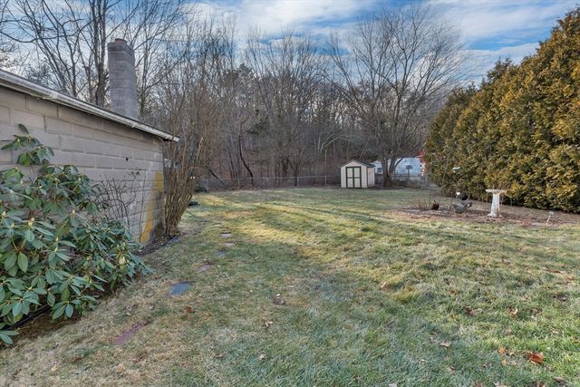 82 Cumberland Ave, North Attleboro, MA 02760