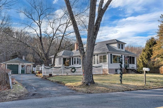 82 Cumberland Ave, North Attleboro, MA 02760