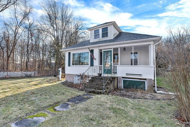 82 Cumberland Ave, North Attleboro, MA 02760
