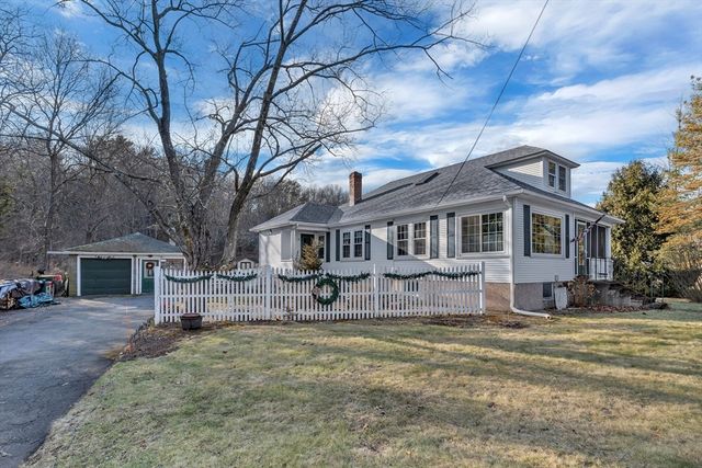 82 Cumberland Ave, North Attleboro, MA 02760