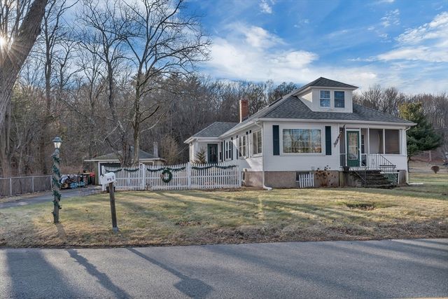 82 Cumberland Ave, North Attleboro, MA 02760