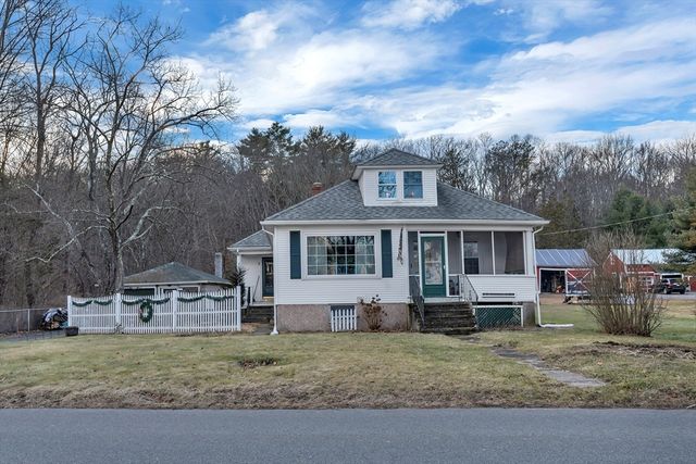 82 Cumberland Ave, North Attleboro, MA 02760