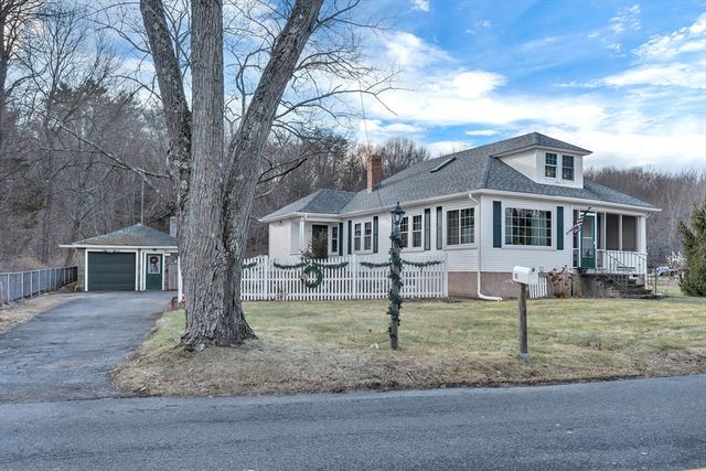 82 Cumberland Ave, North Attleboro, MA 02760