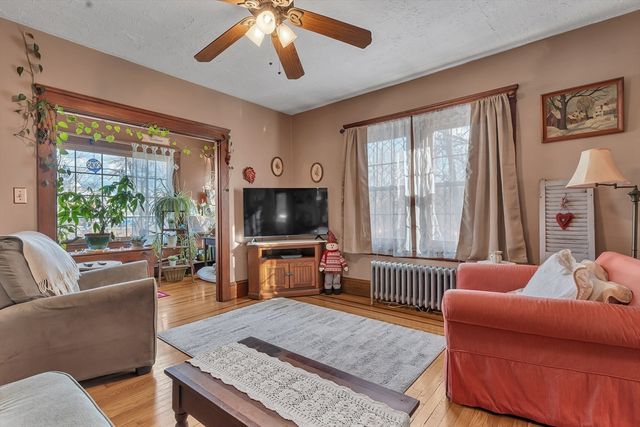 82 Cumberland Ave, North Attleboro, MA 02760