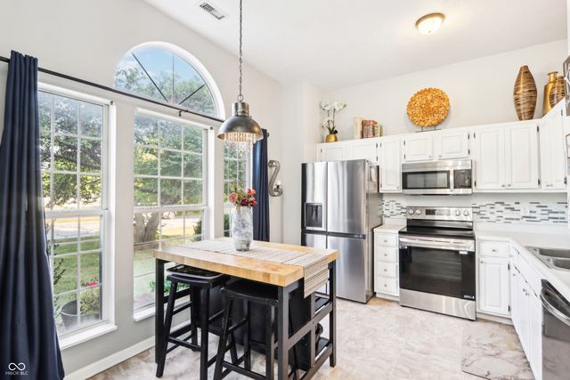 340 Seabreeze Circle, Avon, IN 46123