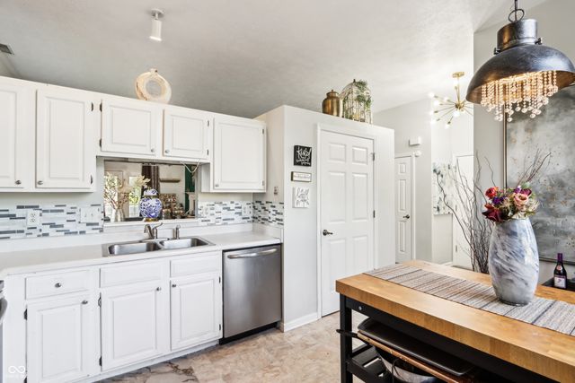 340 Seabreeze Circle, Avon, IN 46123