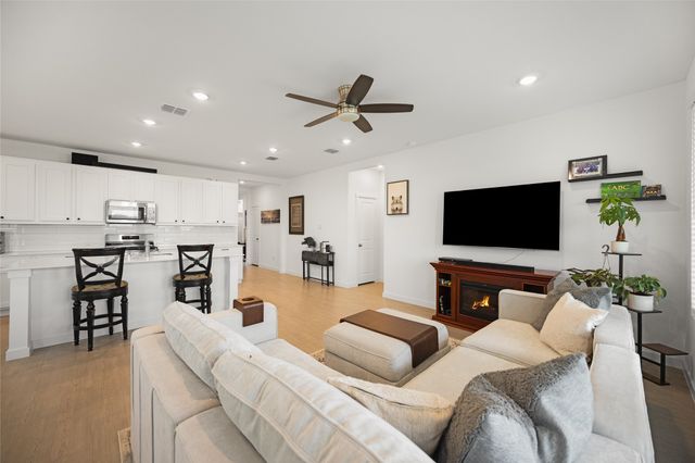 7222 Amber Barn Avenue, Pilot Point, TX 76258