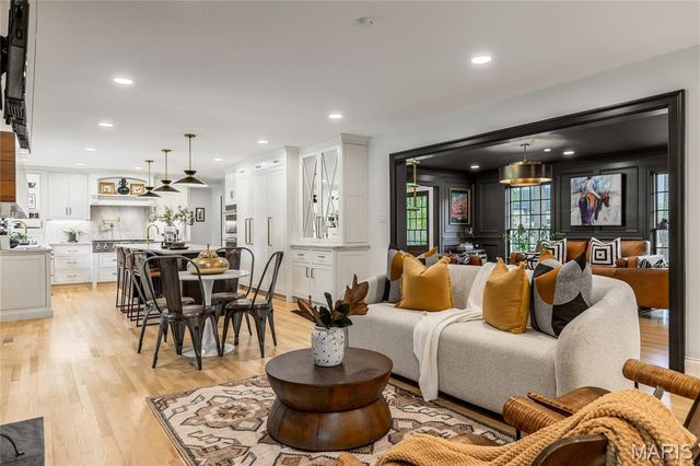 12829 Topping Acres Street, Town And Country, MO 63131