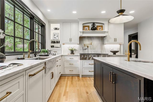 12829 Topping Acres Street, Town And Country, MO 63131