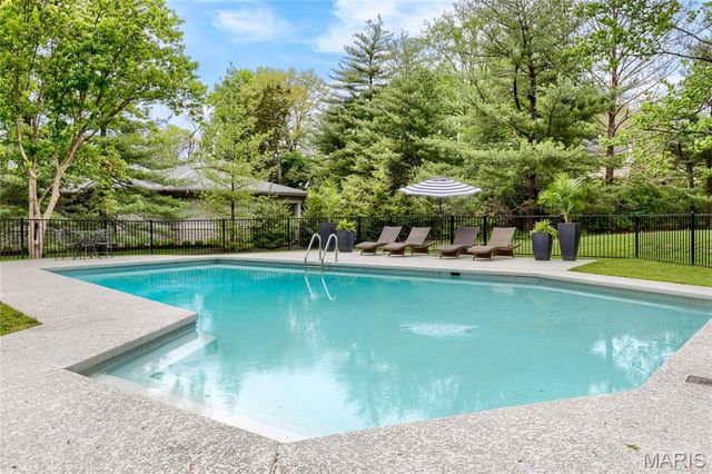 12829 Topping Acres Street, Town And Country, MO 63131