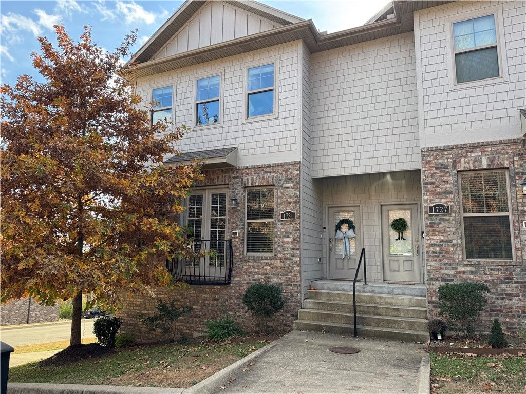 1695 Nettleship Street, Fayetteville, AR 72701