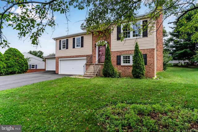 2210 DOUGLAS DRIVE, Carlisle, PA 17013