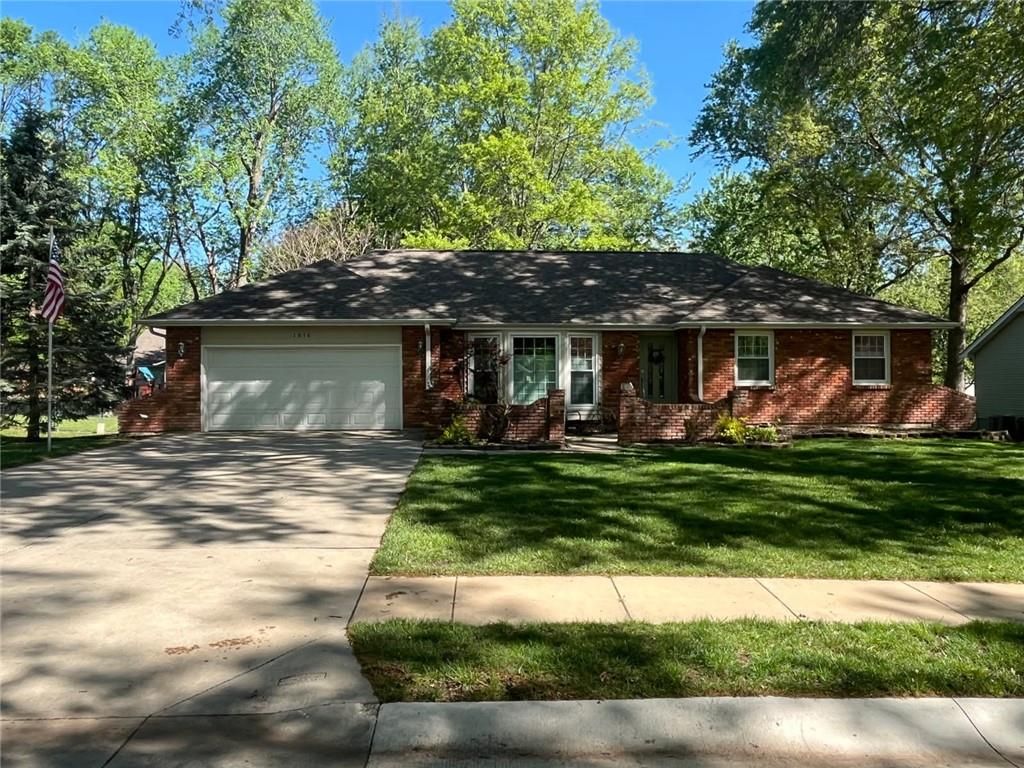 1016 S Stratford Road, Olathe, KS 66062