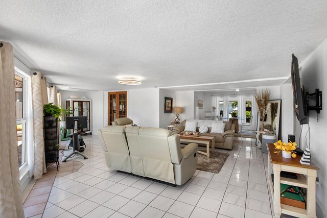 220 SE 2nd Avenue, Pompano Beach, FL 33060