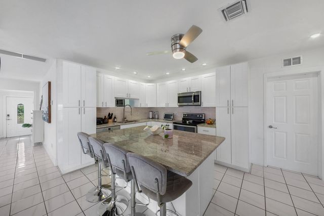 220 SE 2nd Avenue, Pompano Beach, FL 33060