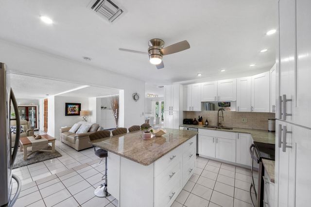 220 SE 2nd Avenue, Pompano Beach, FL 33060